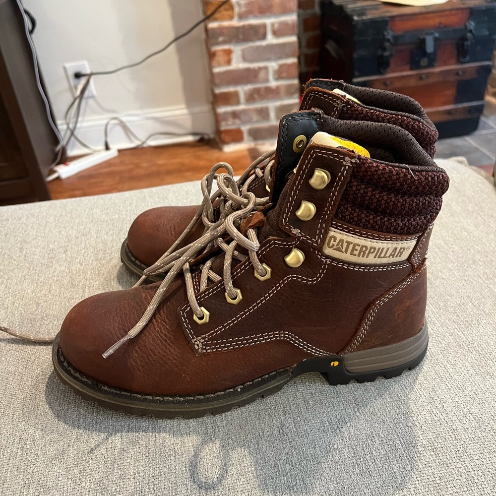 BRAND NEW Caterpillar Hiking / Work Boots Women’s sz 6.5